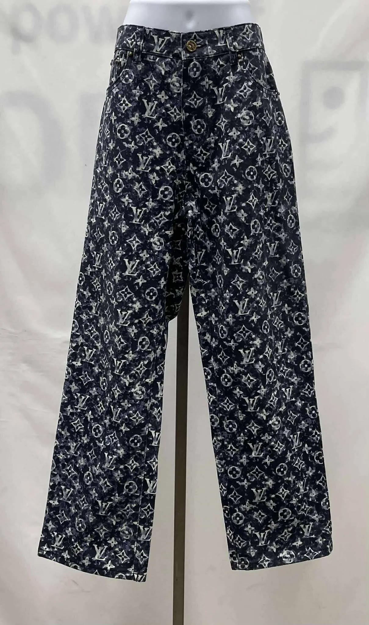Men's Louis Vuitton Pants, Large