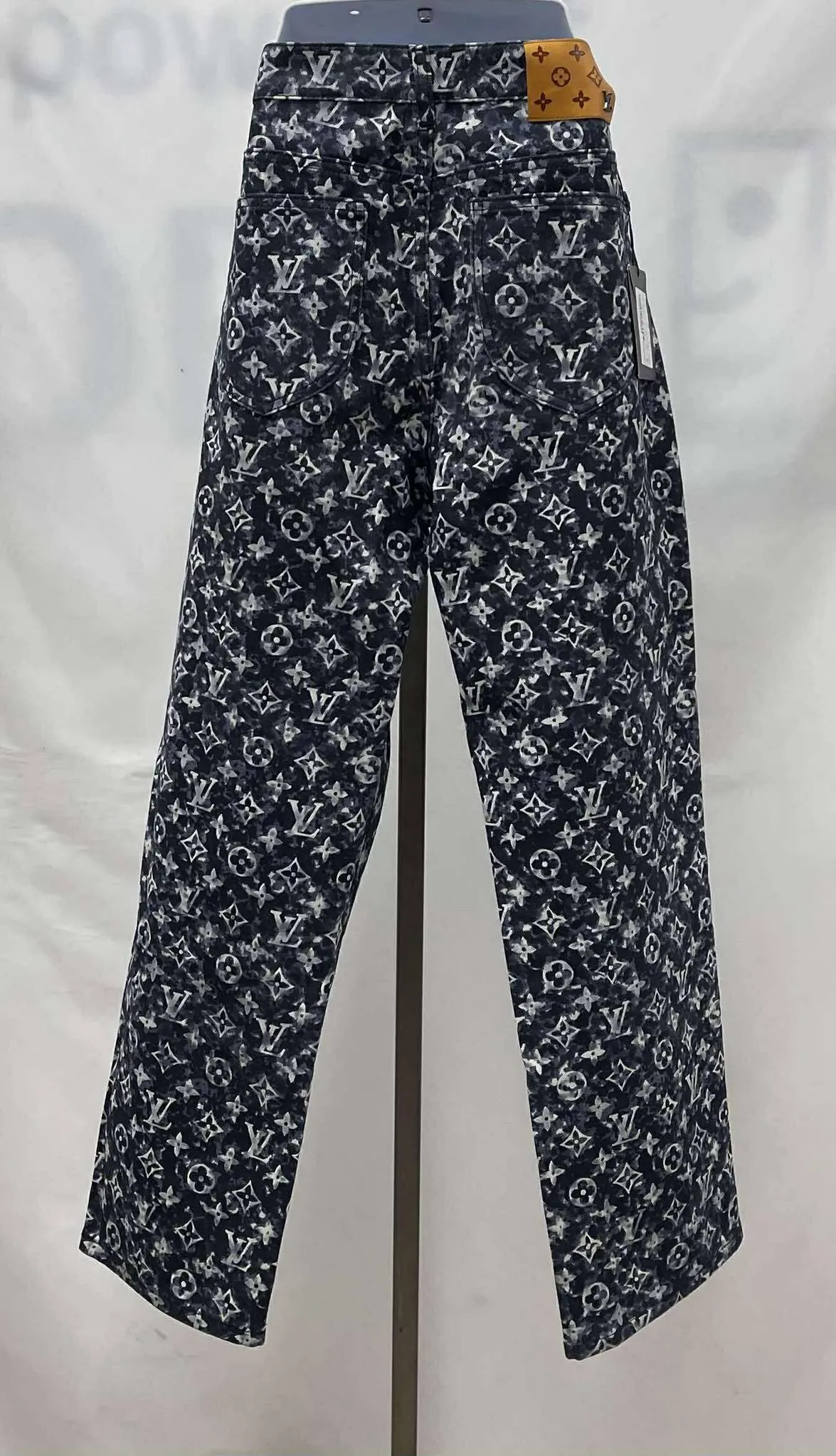Men's Louis Vuitton Pants, Large