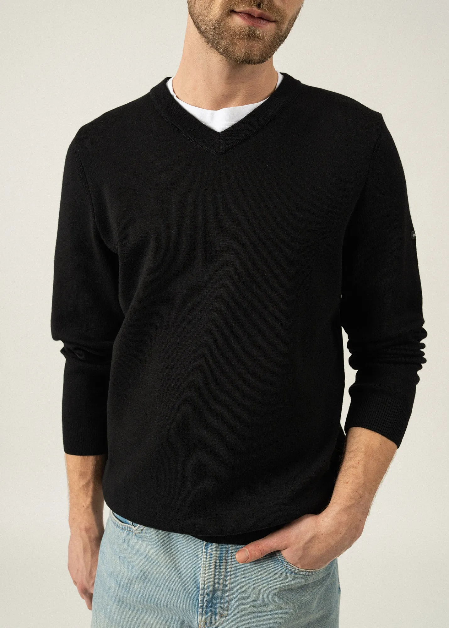 Pull col V Cuirasse - en laine douce (NOIR)