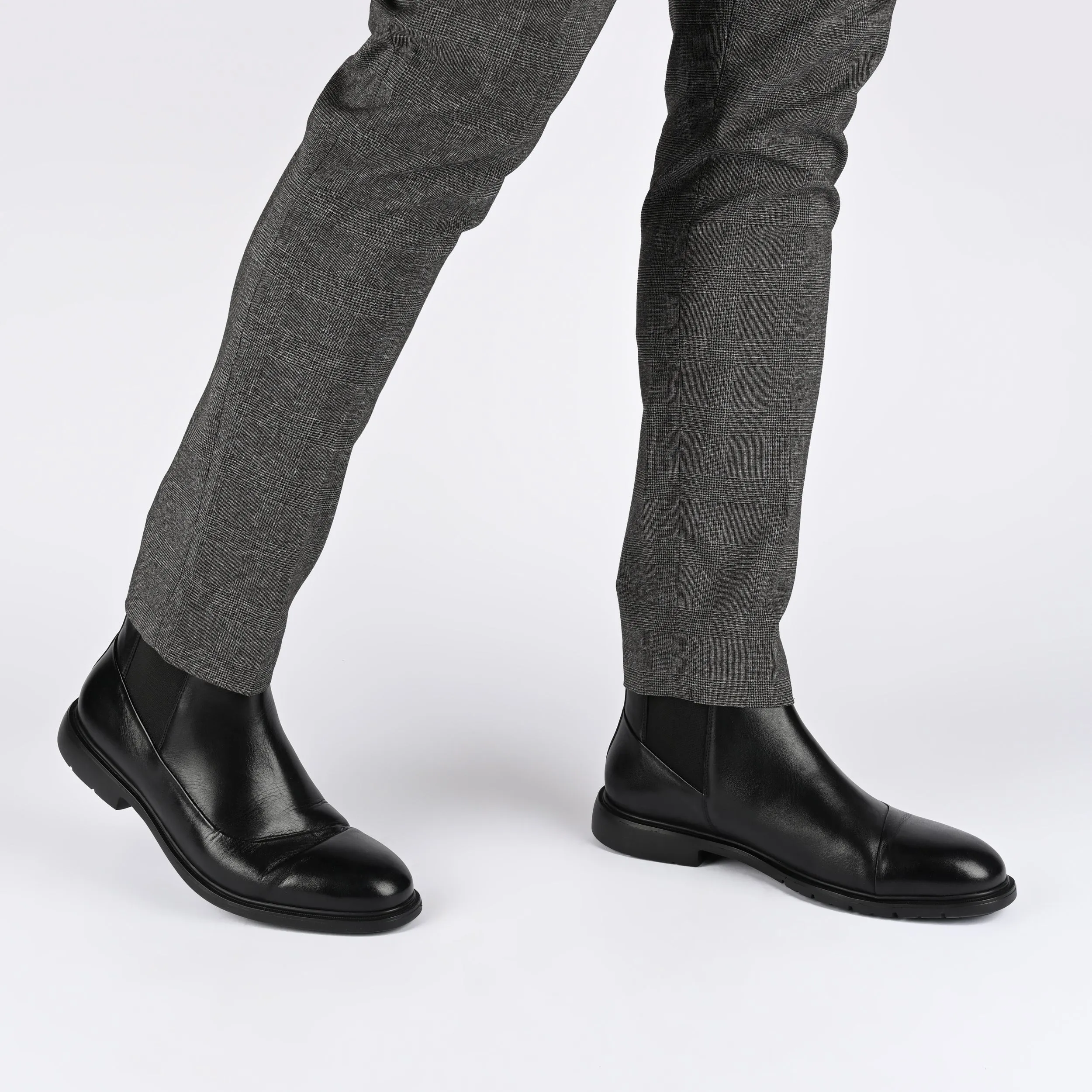 Thomas & Vine Hanford Plain Toe Chelsea Boot