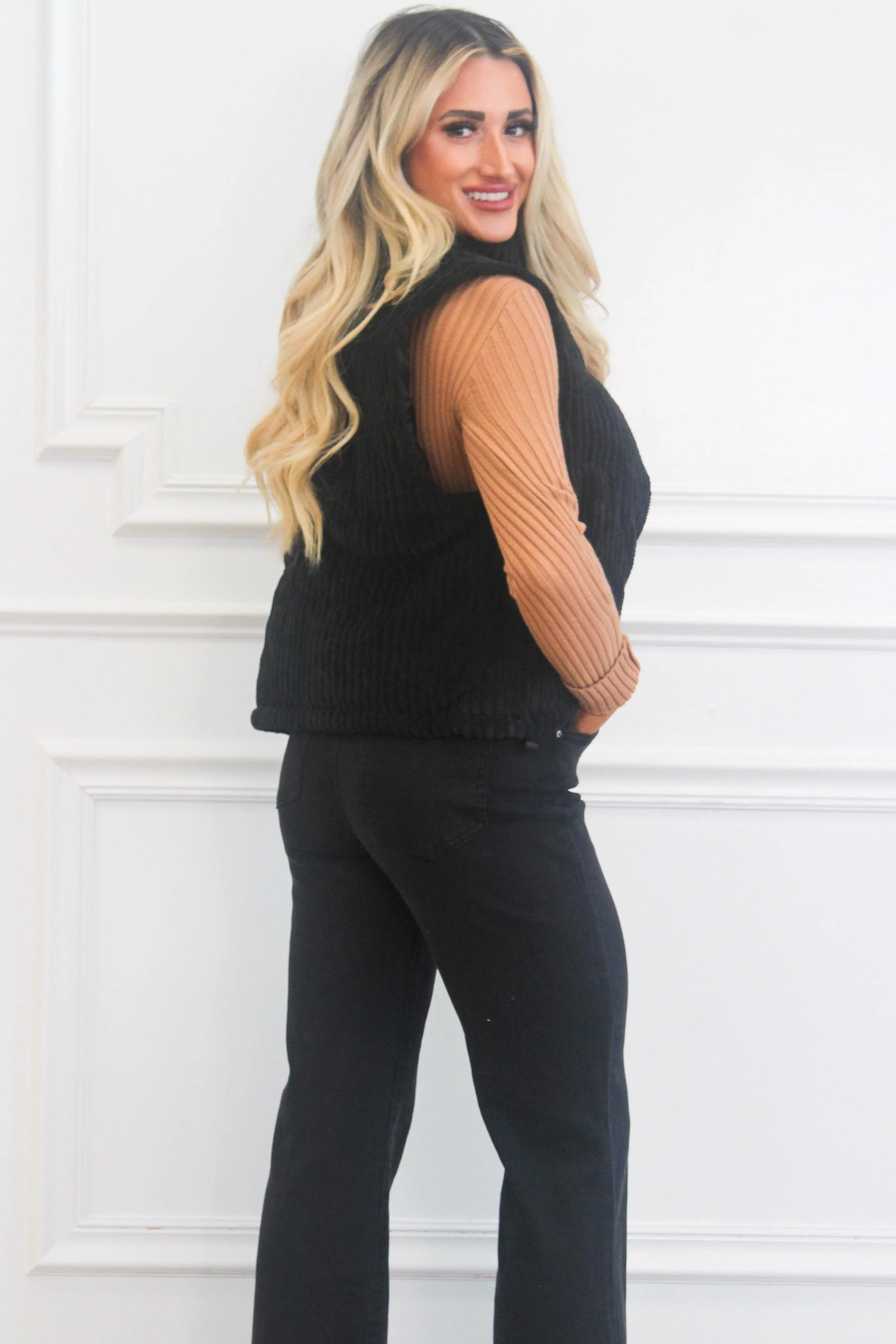 Vayda Corduroy Puffer Vest: Black